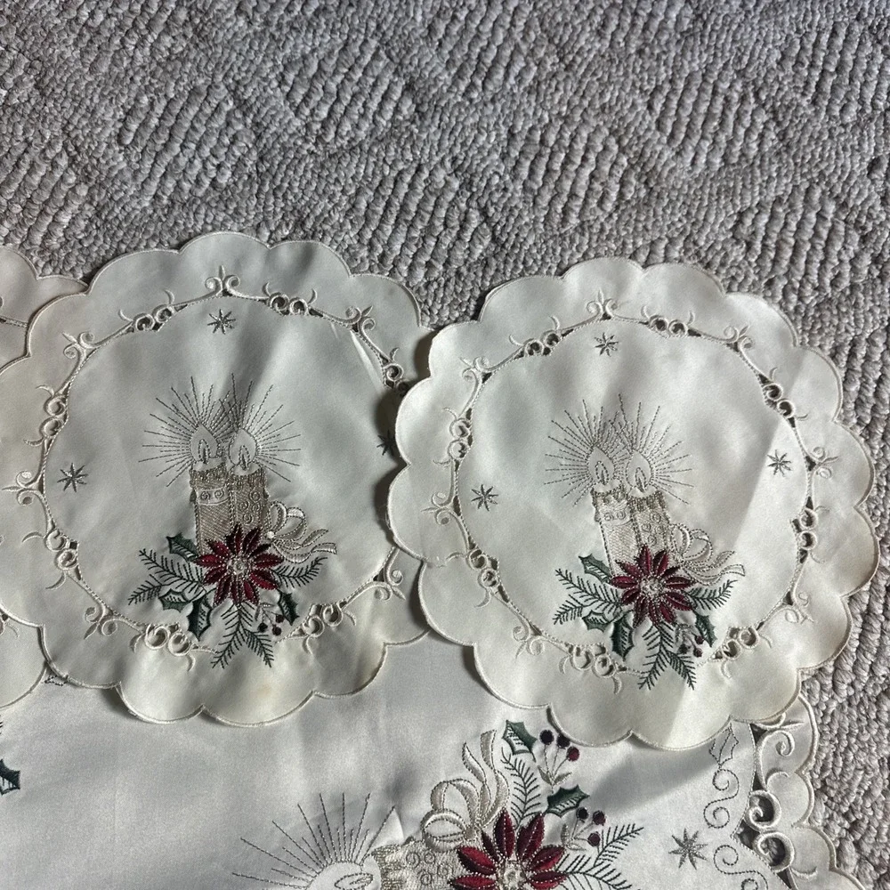 Vintage Christmas 6 Placemats and 1 Table Runner - candle poinsettias